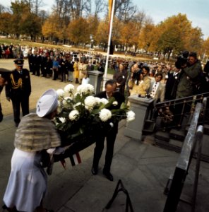 Staatsbezoek koningin Juliana en Prins Bernhard aan West Duitsland koningin Ju, Bestanddeelnr 254-8999
