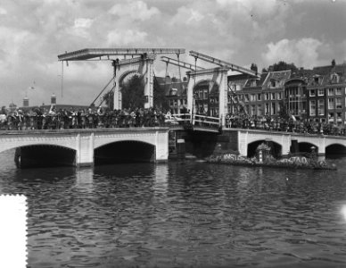 Staatsbezoek Franse president Coty aan Nederland. Amsterdam, middag rijtoer, ov…, Bestanddeelnr 906-6080