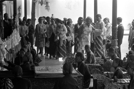 Staatsbezoek aan Indonesie van koningin Juliana en Prins Bernhard bezoek Kraton , Bestanddeelnr 924-8947