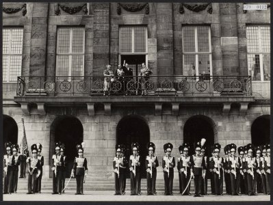 Staatsbezoek Franse president Coty aan Nederland. President Coty en echtgenote …, Bestanddeelnr 079-0432