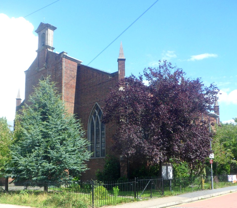 St Philip's Church, Hawthorn Crescent, Highbury, Cosham (NHLE Code 1333221) (August 2017) (2)