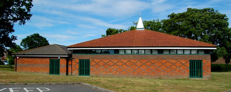 St Paul's Church, Chamberlayne Road, Pilands Wood estate, Bursledon (May 2019) (8)