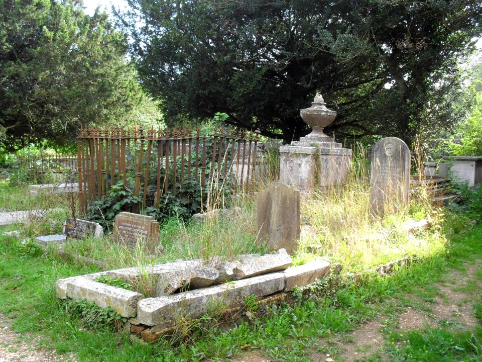 St Peter's Church, Preston Village, Brighton (August 2010) (Churchyard) (4)