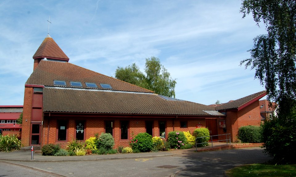 St Peter's Church, Shakespeare Road, Boyatt Wood, Eastleigh (June 2019) (2)