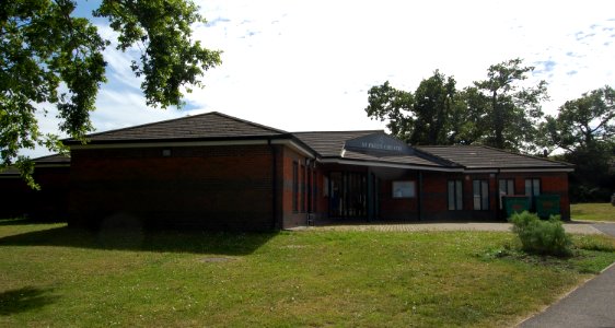 St Paul's Church, Chamberlayne Road, Pilands Wood estate, Bursledon (May 2019) (3)