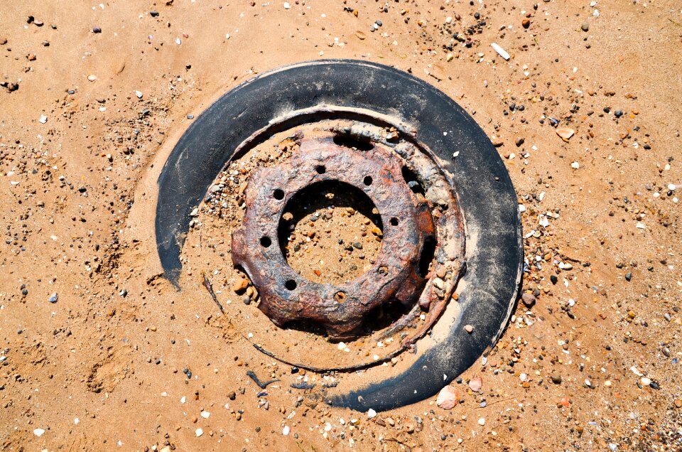 Rim transport rusty wheel