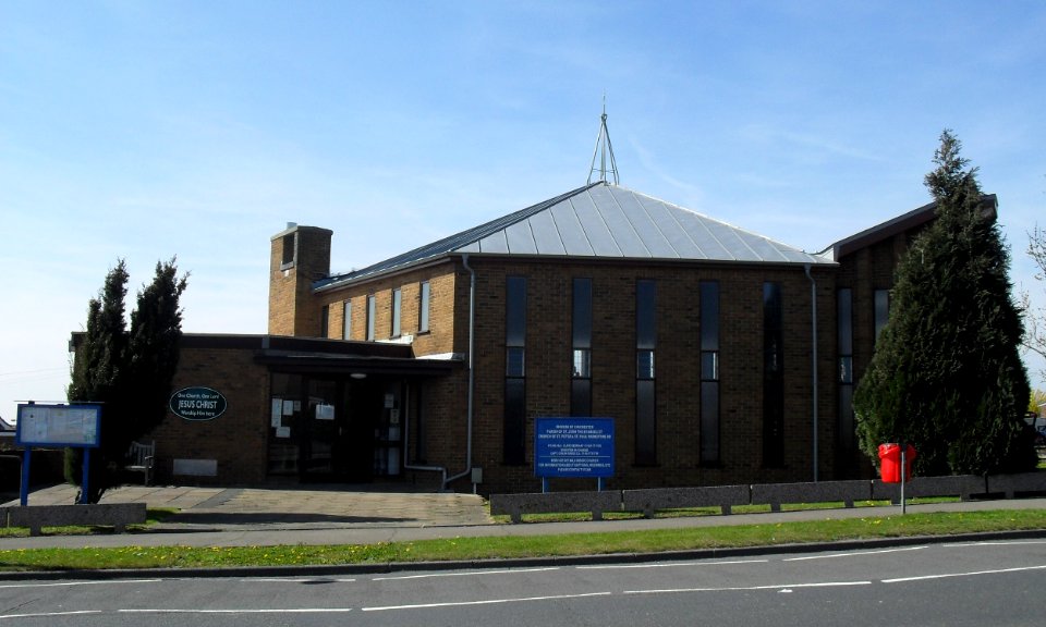 St Peter and St Paul's Church, Parkstone Road, Silverhill Park, Hastings (April 2010) (2)