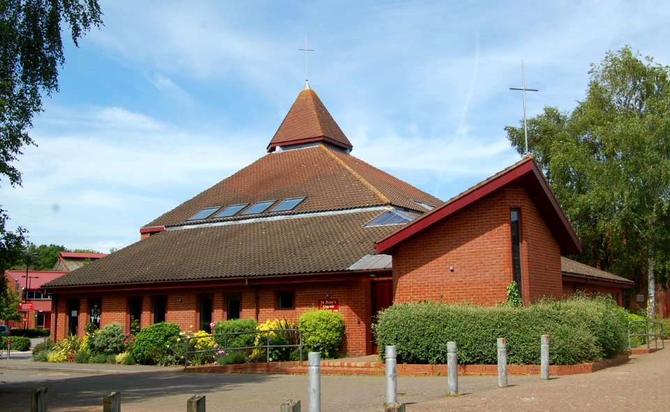 St Peter's Church, Shakespeare Road, Boyatt Wood, Eastleigh (June 2019) (4)