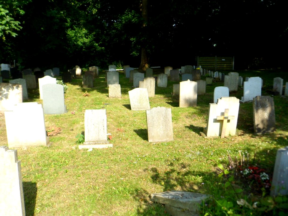 St Peter's Church, Rectory Lane, Woodmansterne (July 2013) (Churchyard) (2)