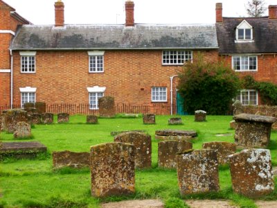 St Peter, Kineton, churchyard