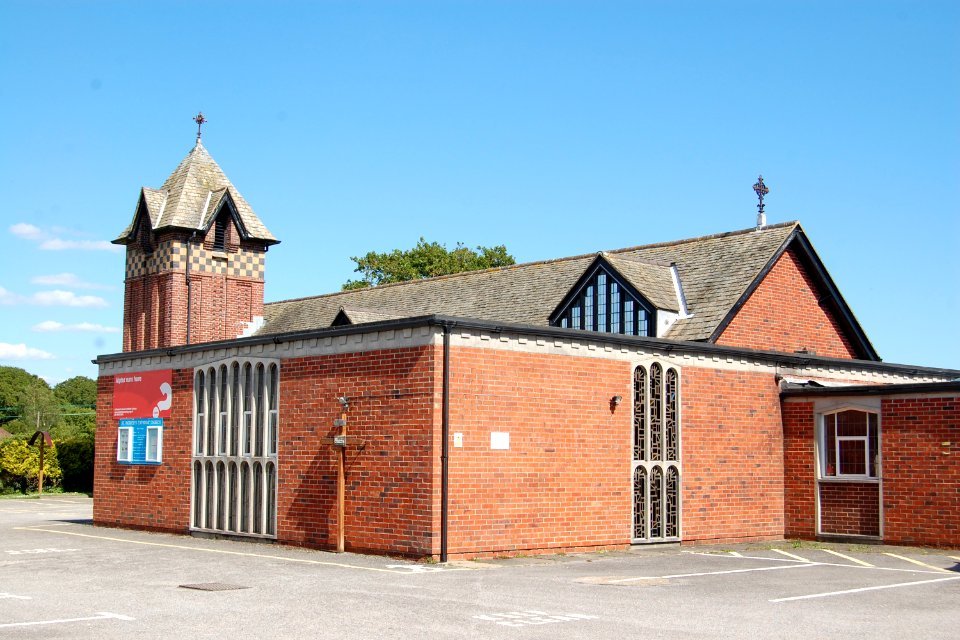 St Patrick's Church, Manor Road, Hayling Island (May 2019) (2)