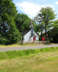 St George's Church, West End, Esher (June 2015) (1)