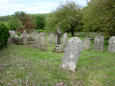 St George's Church, Main Road, Arreton (May 2016) (Churchyard) (4)
