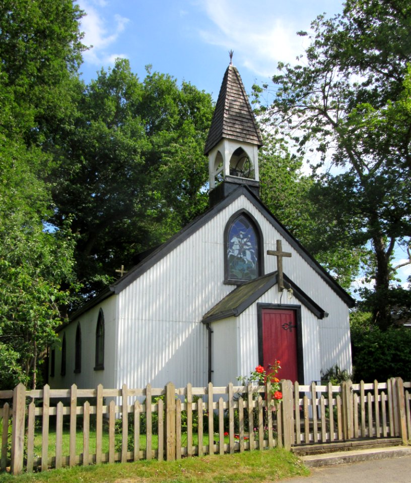 St George's Church, West End, Esher (June 2015) (5)