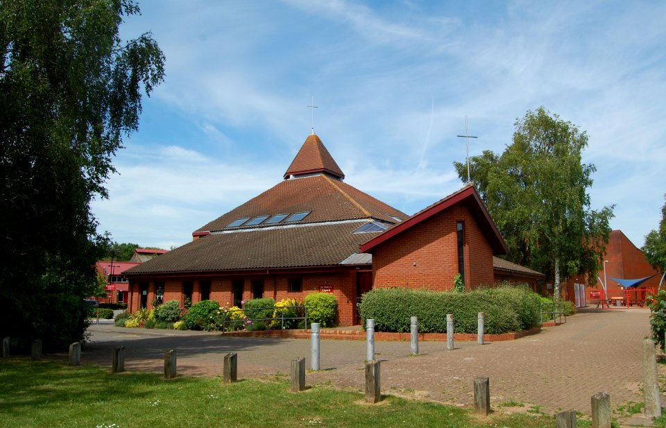 St Peter's Church, Shakespeare Road, Boyatt Wood, Eastleigh (June 2019) (3)