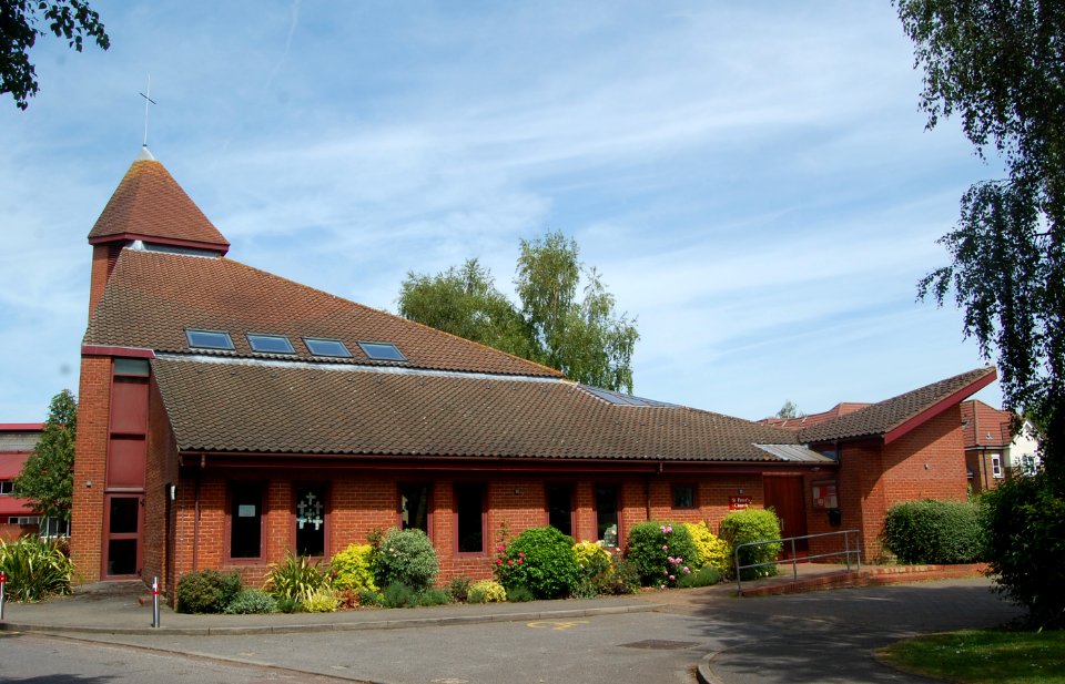 St Peter's Church, Shakespeare Road, Boyatt Wood, Eastleigh (June 2019) (1)