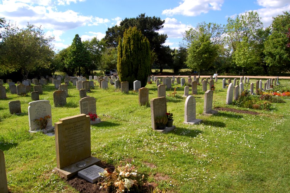 St Peter's Church, St Peter's Road, Hayling Island (May 2019) (Churchyard) (2)