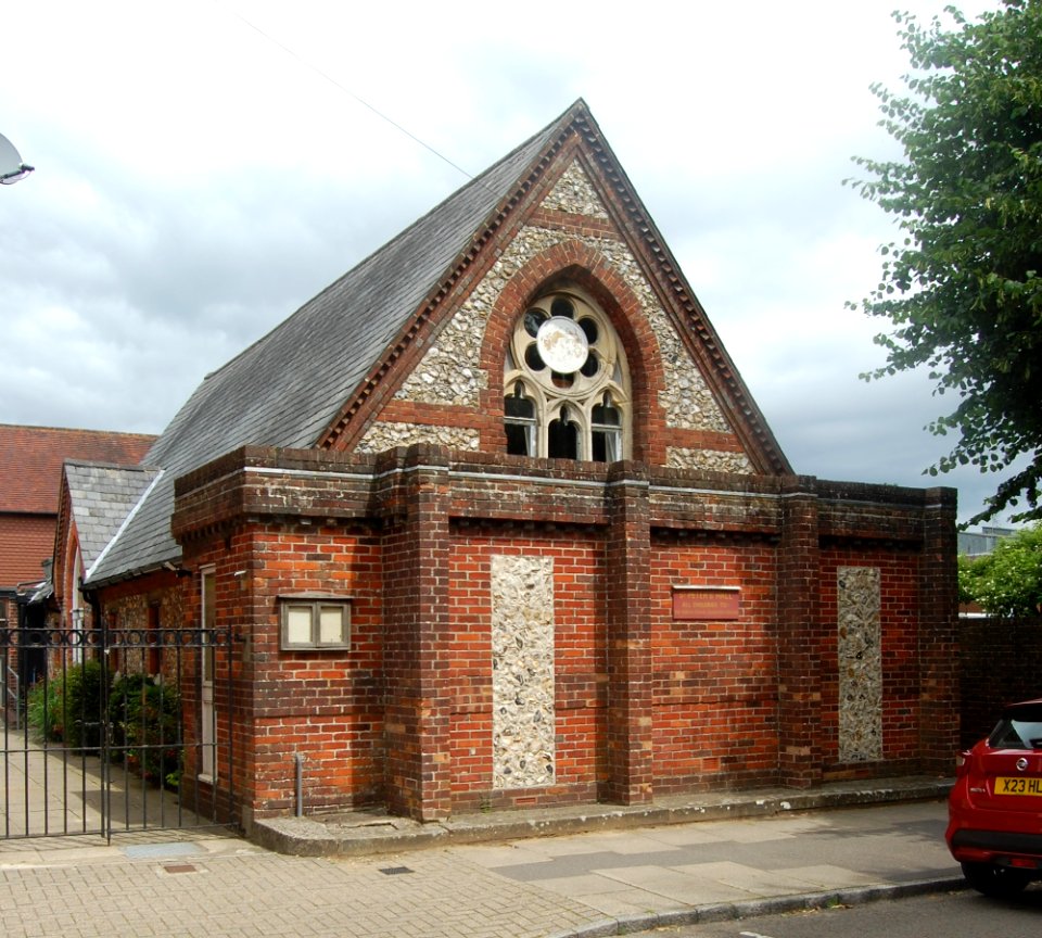 St Peter's Hall (former Wesleyan Chapel), St Peter's Road, Petersfield (July 2019) (4)