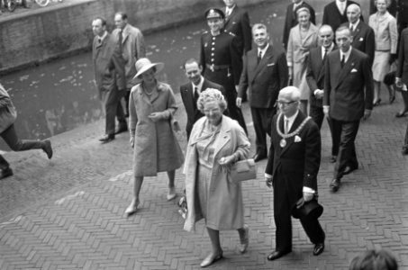 Staatsbezoek. Bezoek aan Delft. koningin Juliana en Groothertogelijk paar en bur, Bestanddeelnr 920-7006