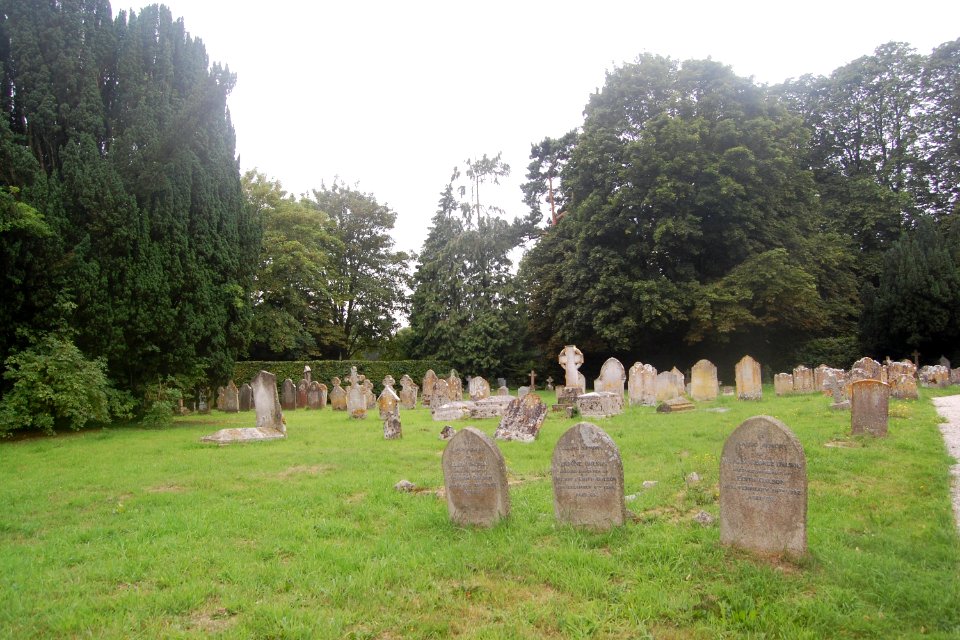 St Peter's Church, Church Street, West Liss (NHLE Code 1351203) (July 2019) (Churchyard)