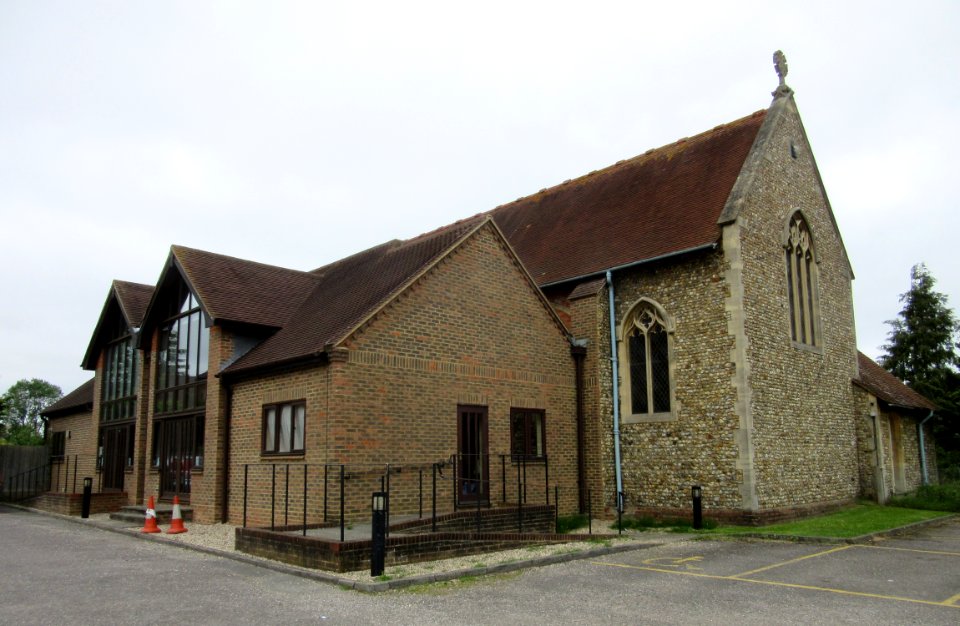 St George's Church, Badshot Lea Road, Badshot Lea (June 2015) (2)