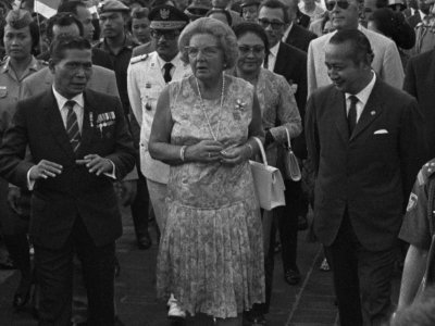Staatsbezoek aan Indonesie, koningin Julian, Prins Bernhard en president Soehart, Bestanddeelnr 924-8689 (focus)