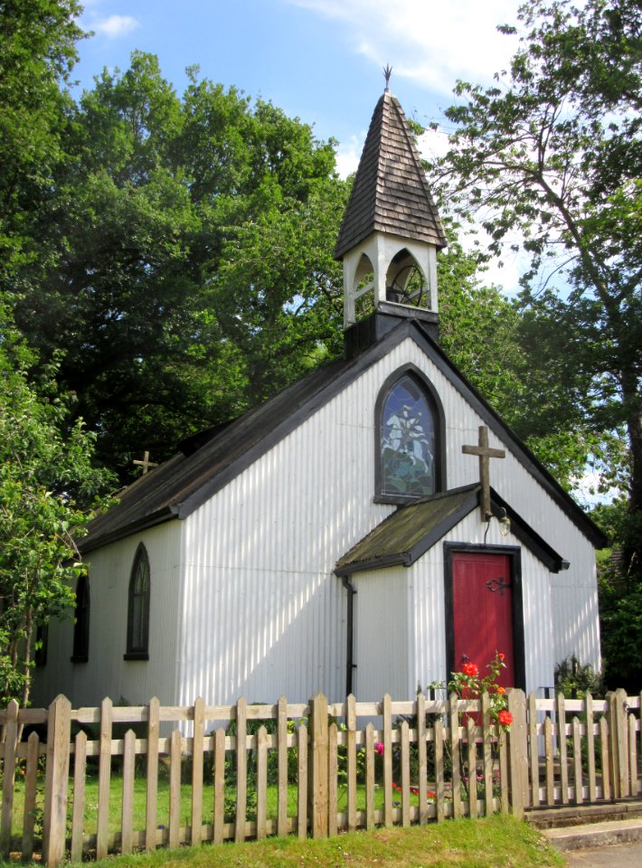 St George's Church, West End, Esher (June 2015) (4)