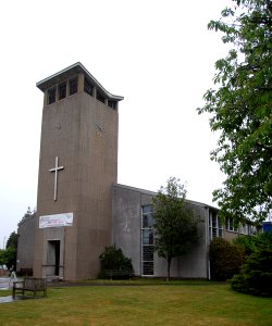 St George's Church, Maurepas Way, Waterlooville (May 2019) (2)