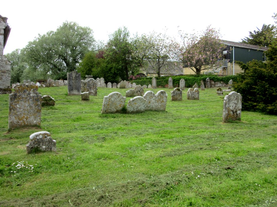 St George's Church, Main Road, Arreton (May 2016) (Churchyard) (6)