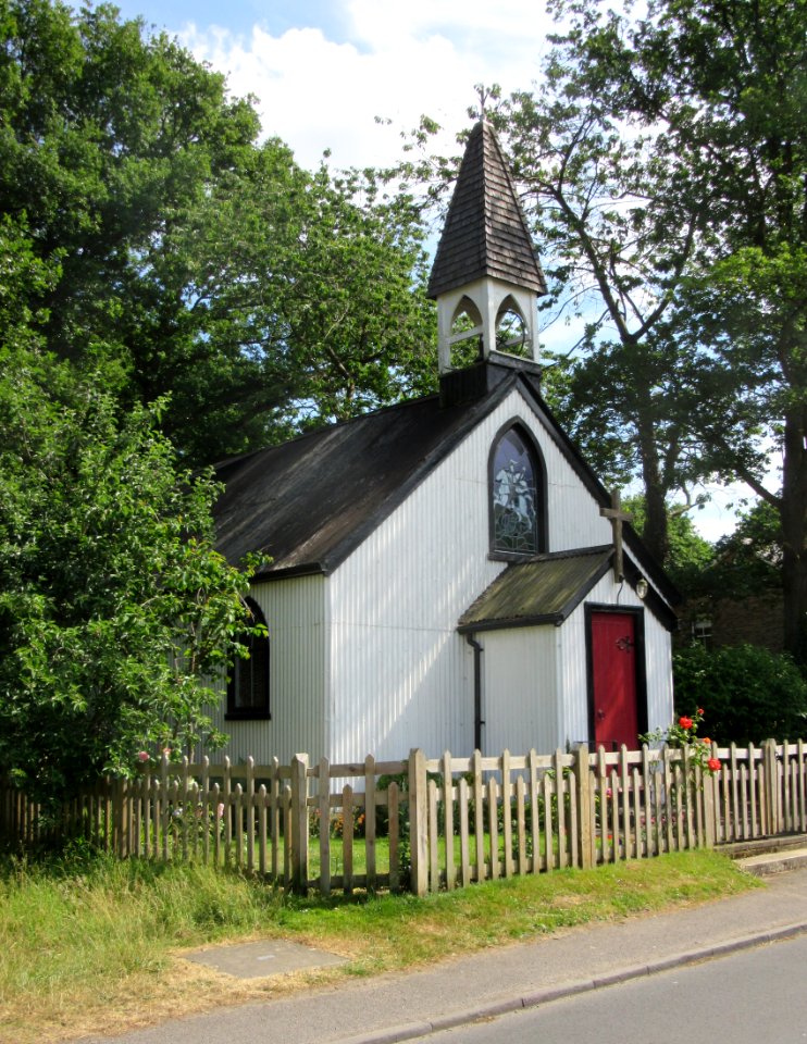 St George's Church, West End, Esher (June 2015) (2)