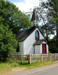St George's Church, West End, Esher (June 2015) (2)