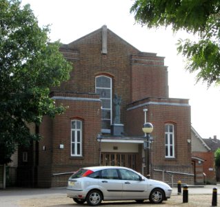 St Erconwald's Church, Esher Avenue, Walton-on-Thames (June 2015) (4)