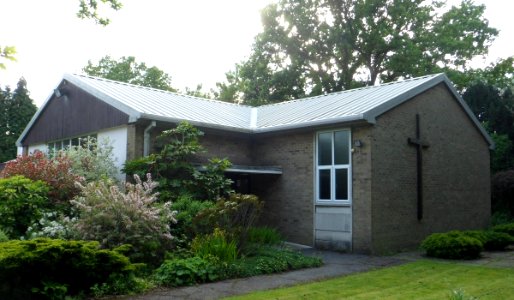 St Francis' Church, Balcombe Road, Horley (June 2013) (6)