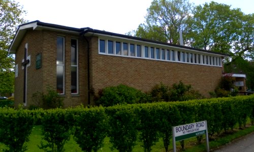 St Elizabeth's Church, Barnfield Road, Northgate, Crawley (May 2012) (3)