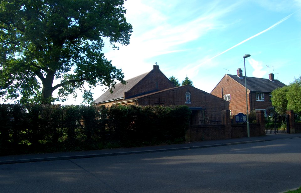 St Edmund's RC Church, Napier Road, Horndean (May 2019) (1)