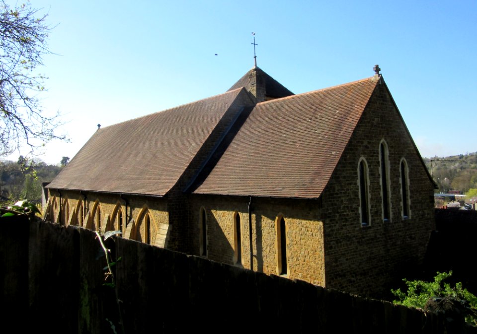St Edmund King and Martyr's Church, Croft Road, Godalming (April 2015) (4)