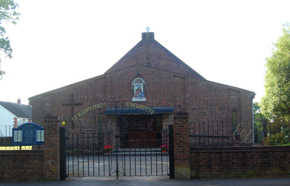 St Edmund's RC Church, Napier Road, Horndean (May 2019) (5)