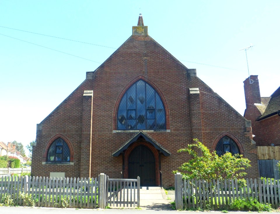 St Francis' Church, Beckingham Road, Westborough, Guildford (April 2014, from West)