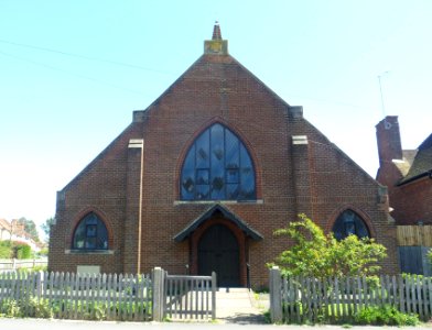 St Francis' Church, Beckingham Road, Westborough, Guildford (April 2014, from West)