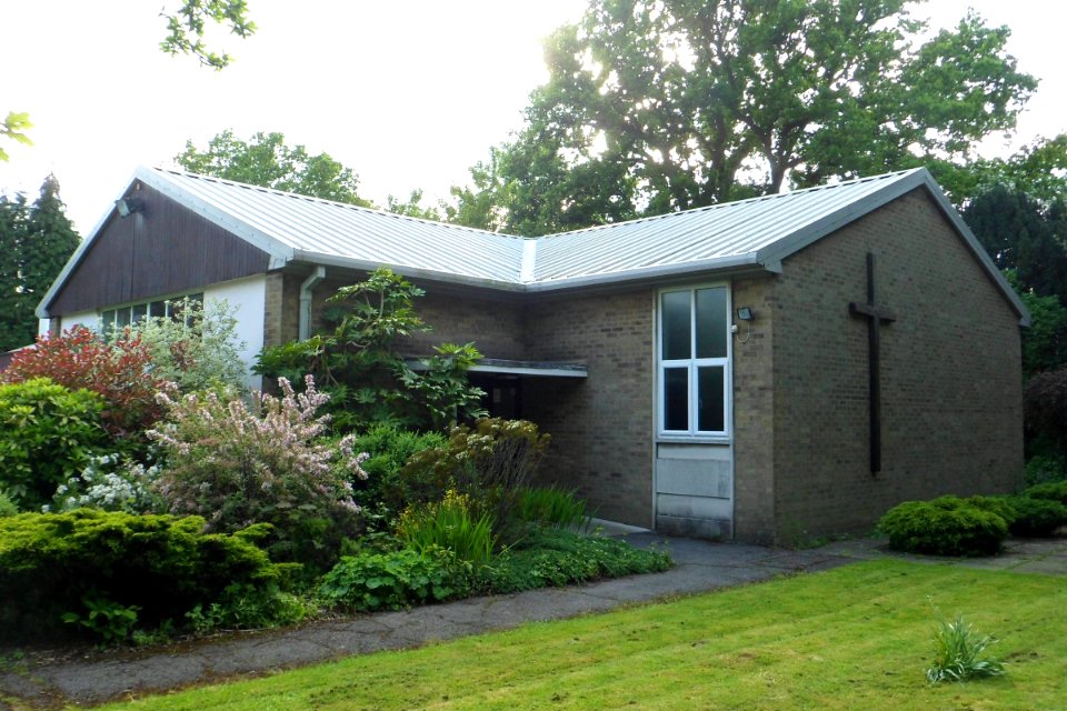 St Francis' Church, Balcombe Road, Horley (June 2013)