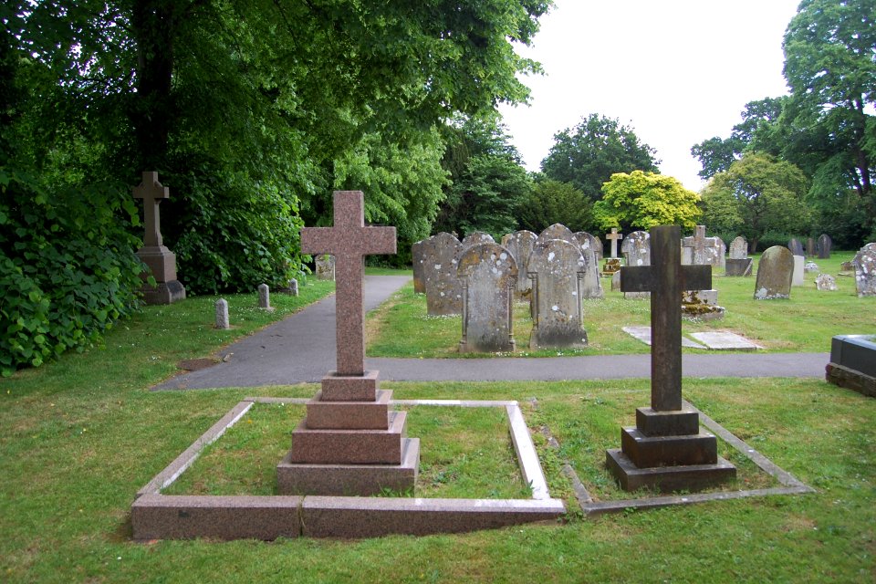 St Edmund's Church (Crofton Old Church), Lychgate Green, Stubbington (May 2019) (Churchyard) (2)