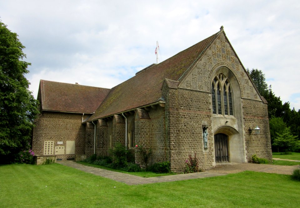 St Christopher's Church, Farnham Lane, Haslemere (June 2015) (4)