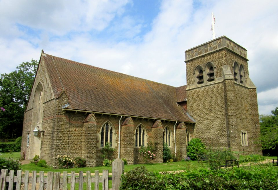 St Christopher's Church, Farnham Lane, Haslemere (June 2015) (2)