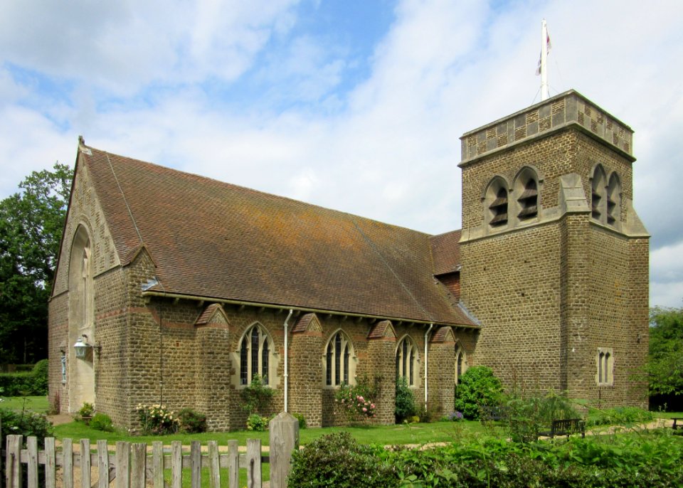St Christopher's Church, Farnham Lane, Haslemere (June 2015) (5)