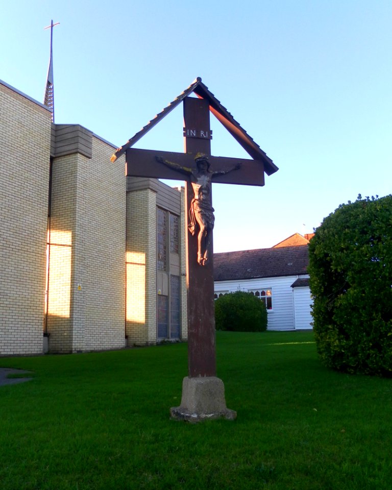 St Gregory's Church, Victoria Drive, Downside, Eastbourne (October 2012) (Crucifix)