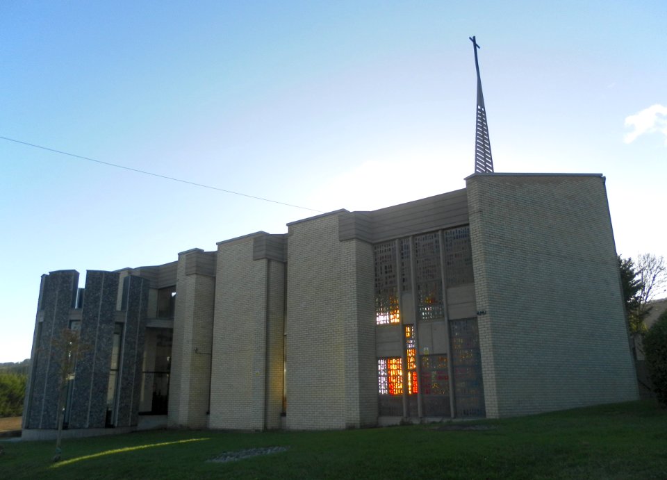 St Gregory's Church, Victoria Drive, Downside, Eastbourne (October 2012) (1)