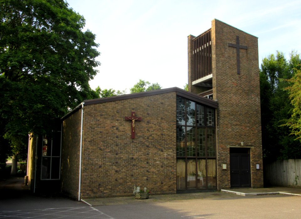 St Joseph's Church, Portsmouth Road, Milford (June 2015) (1)