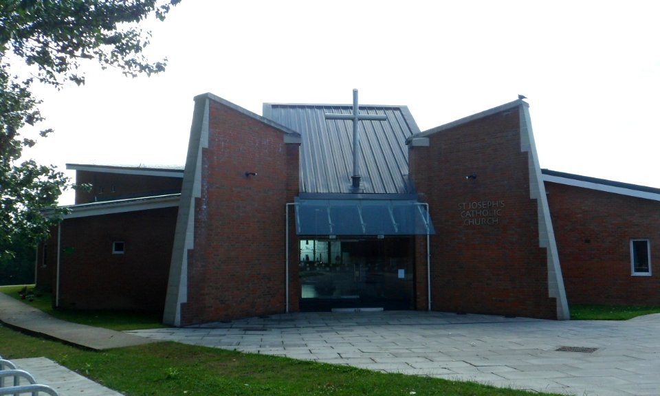 St Joseph's RC Church, St Margaret's Drive, Epsom (August 2013) (2)