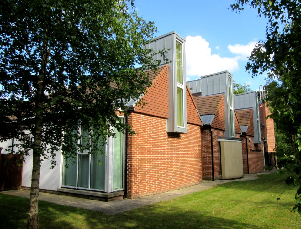 St Dunstan's Church, Shaftesbury Road, Maybury, Woking (June 2015) (1)