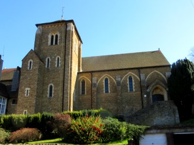 St Edmund King and Martyr's Church, Croft Road, Godalming (April 2015) (2)